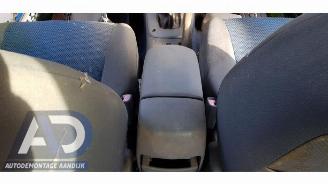 Toyota Rav-4 RAV4 (A2), Terreinwagen, 2000 / 2005 2.0 16V VVT-i 4x4 picture 7