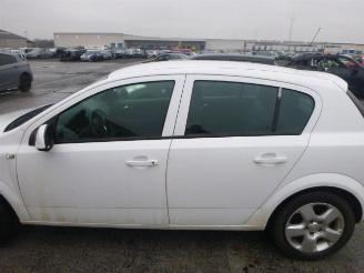 Opel Astra 1.6 I picture 12