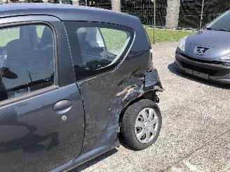 Peugeot 107 1.0 picture 10