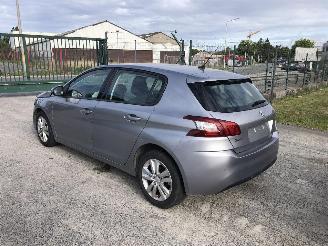 Vaurioauto  passenger cars Peugeot 308 1.6 HDI 2015/1