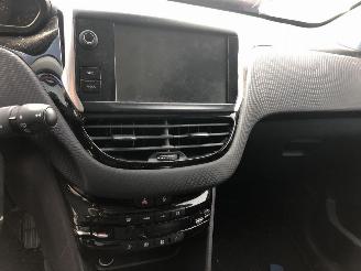 Peugeot 2008 1.6 HDI AUTOMATIQUE picture 18