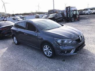 Voiture accidenté Renault Mégane Grandtour 1.2 T 2017/8