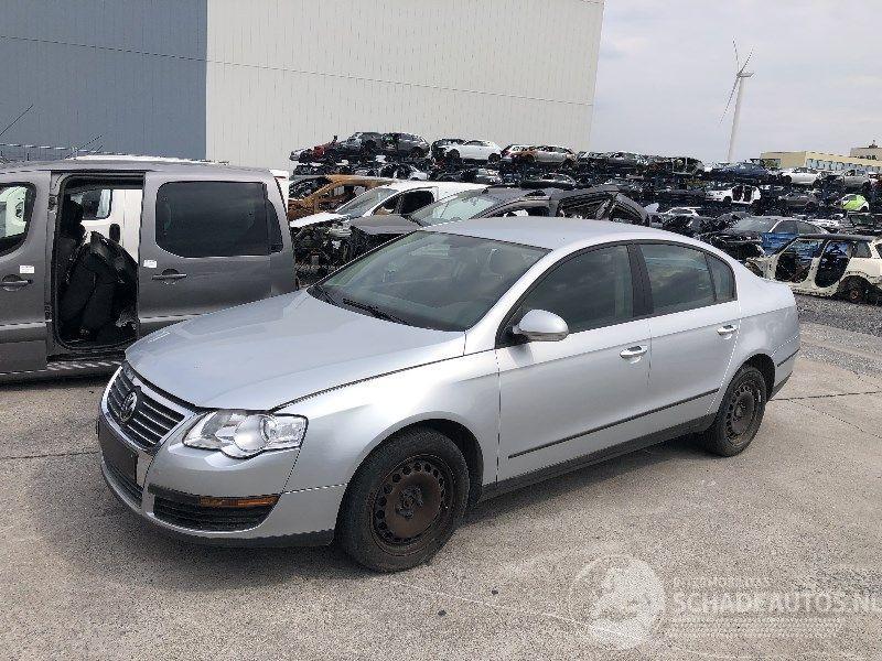 Volkswagen Passat 1.6 FSI  BLF