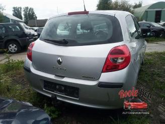 Renault Clio  picture 2