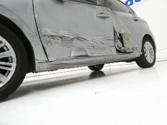 Peugeot 208 SIGNATURE picture 4