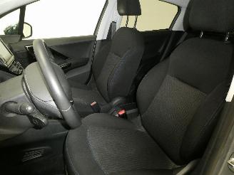 Peugeot 208 SIGNATURE picture 17