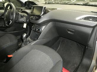 Peugeot 208 SIGNATURE picture 13