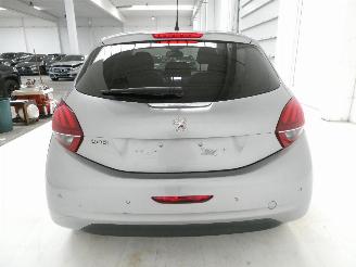 Peugeot 208 SIGNATURE picture 9
