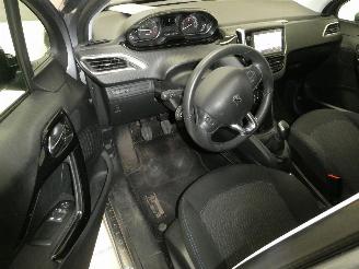 Peugeot 208 SIGNATURE picture 16