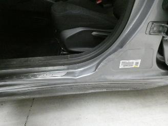 Peugeot 208 SIGNATURE picture 5