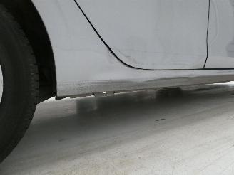 Peugeot 208 SIGNATURE picture 11