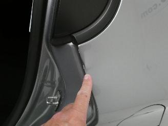 Peugeot 208 SIGNATURE picture 7