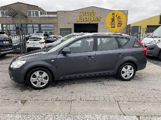 uszkodzony samochody osobowe Kia Ceed 1.6 CRDI BREAK 2009/3