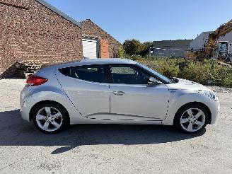 damaged passenger cars Hyundai Veloster 1.6 2012/2