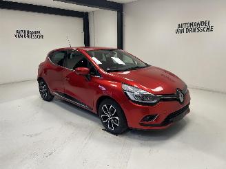 krockskadad bil auto Renault Clio INTENS 2018/11