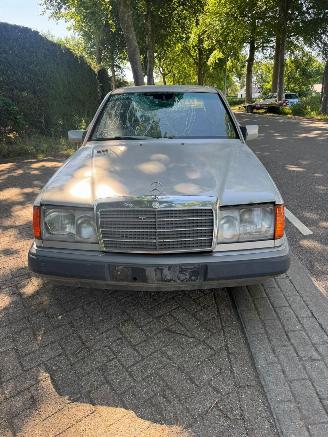 Unfallwagen Mercedes 200-serie 230 E 1992/1