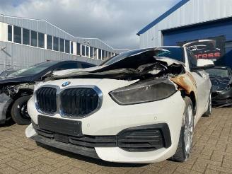 Salvage car BMW 1-serie 1 serie (F40), Hatchback, 2019 118i 1.5 TwinPower 12V 2020/0