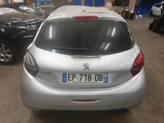 Peugeot 208  picture 5