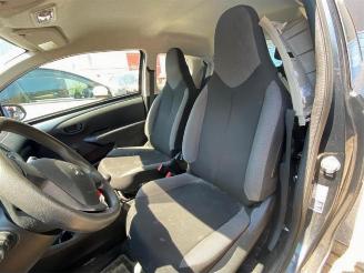 Peugeot 108 108, Hatchback, 2014 1.0 12V picture 10