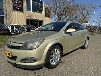 damaged passenger cars Opel Astra Opel Astra GTC 1.6 Enjoy 2005/1