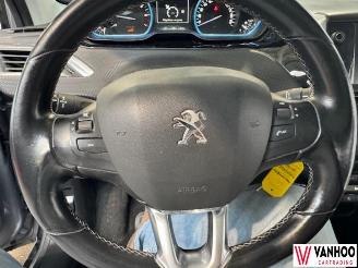 Peugeot 2008  picture 16