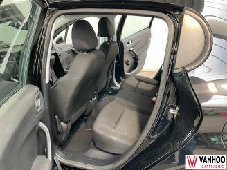 Peugeot 208  picture 13