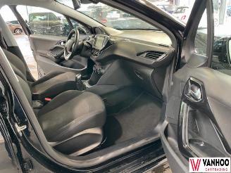 Peugeot 208  picture 15