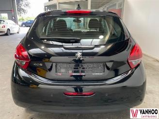 Peugeot 208  picture 10