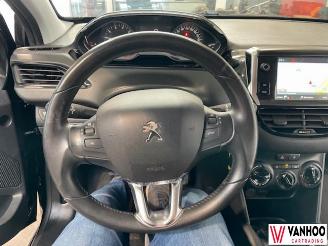 Peugeot 208  picture 16