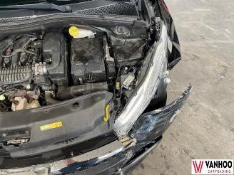 Peugeot 208  picture 3
