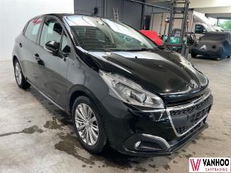 Peugeot 208  picture 6