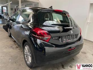 Peugeot 208  picture 11