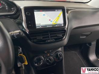 Peugeot 208  picture 18