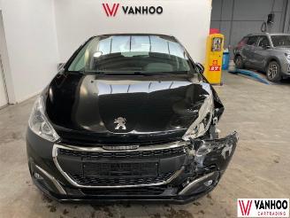 Peugeot 208  picture 2