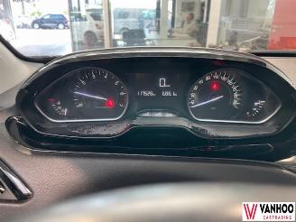 Peugeot 208  picture 17
