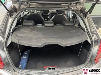 Peugeot 208  picture 10