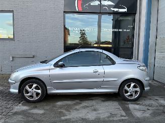 uszkodzony samochody osobowe Peugeot 206 PEUGEOT 206cc 2004 1.6I 2004/5