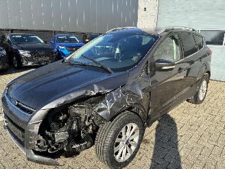 Voiture accidenté Ford Kuga FORD KUGA 1.5I 2016 2016/10