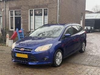 Schadeauto Ford Focus Wagon 1.0 EcoBoost Trend 2013/1