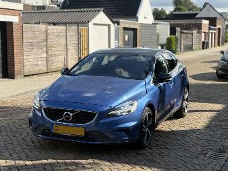 Damaged car Volvo V-40 2.0 T4 R DESIGN Sport 2017/1