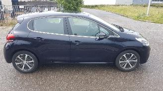 Unfallwagen Peugeot 208 ALLURE  110PK 2019/11