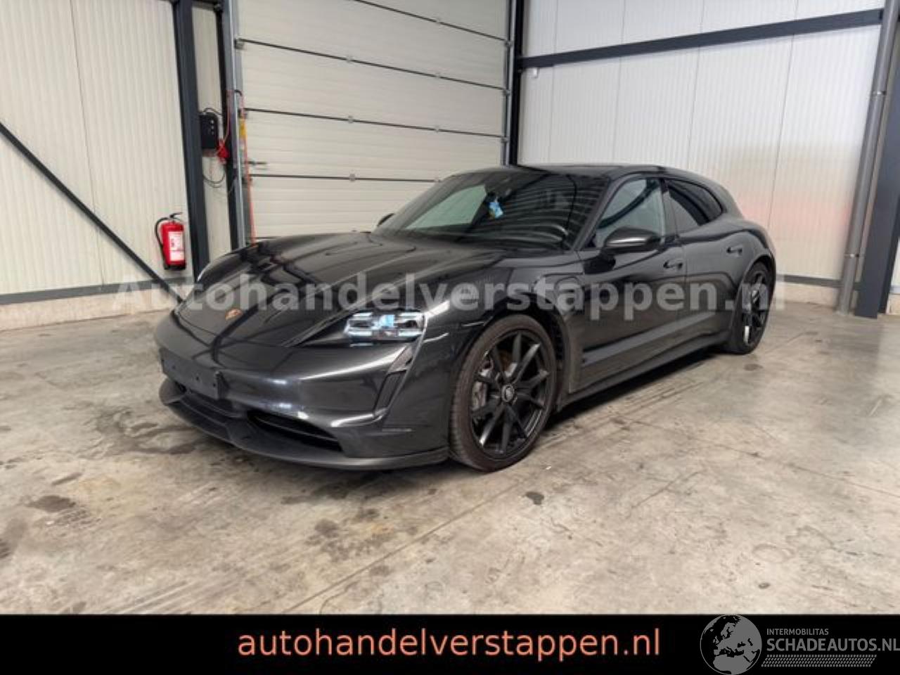 Porsche Taycan Sport Turismo 3×Display Airsu Panorama